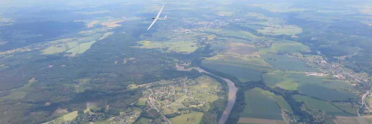 Flugwegposition um 11:10:23: Aufgenommen in der Nähe von Okres Trutnov, Tschechien in 1636 Meter